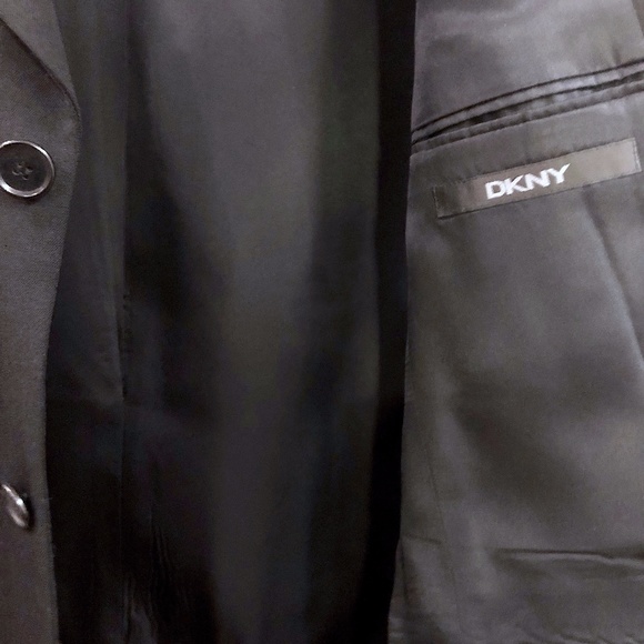 DKNY Men's Black Mid-Weight Wool 3 Button Front Suit 40R - Picture 7 of 15